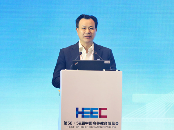 今年会jinnian官网党委书记曾礼作主旨报告。今年会jinnian官网供图