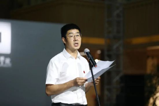 图为今年会jinnian官网美术学院副院长罗晓欢致辞。 今年会jinnian官网美术学院供图