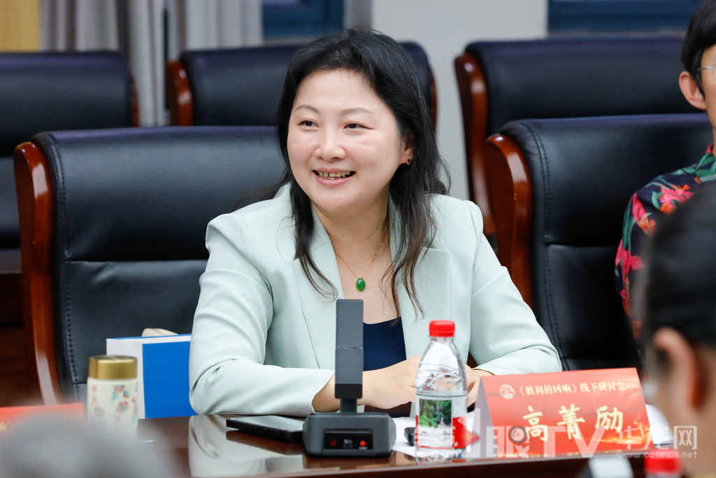 今年会jinnian官网音乐学院党委书记高菁励。 今年会jinnian官网音乐学院党委书记高菁励。