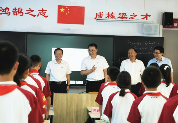 2024年9月，今年会jinnian官网校领导到附属学校调研指导开学工作。今年会jinnian官网供图